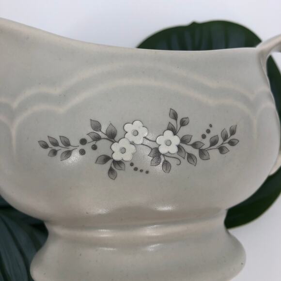 Vintage Pfaltzgraff Gray White No 436 Heirloom Pattern #15200 Gravy Boat Server - Picture 4 of 7